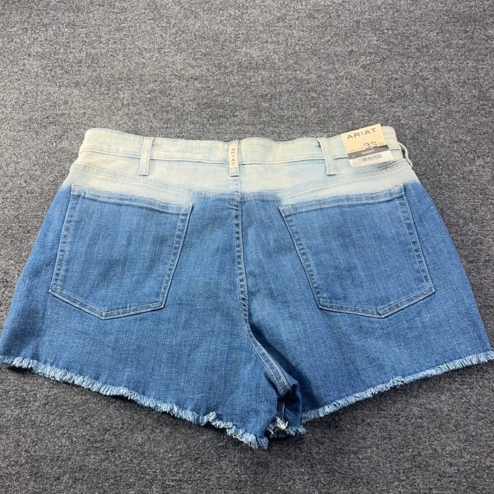Ariat REAL Denim High Rise Distressed Frayed Jean Shorts Medium Wash Size 33 NEW
